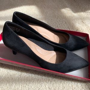 Like New Black Faux Suede Kitten Heel Pumps Size 8.5